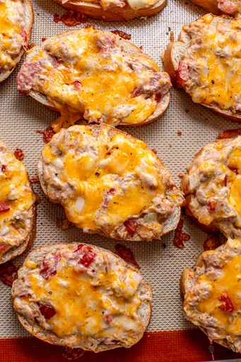 Tostadas de atún fundido fáciles