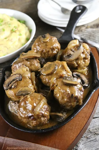 Bistec Salisbury con salsa de champiñones