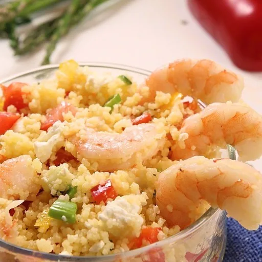 Ensalada de cuscús con gambas y feta