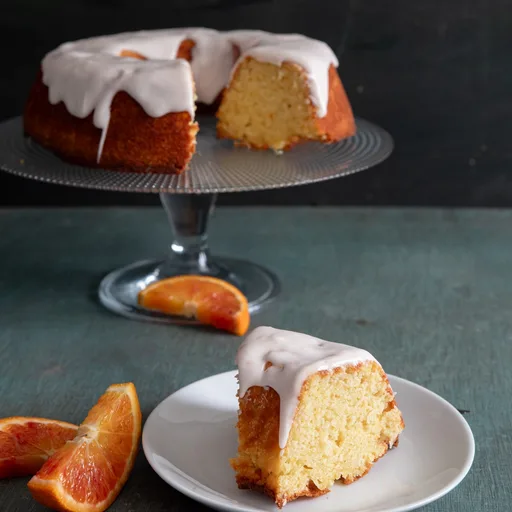Pastel sencillo de naranja glaseado