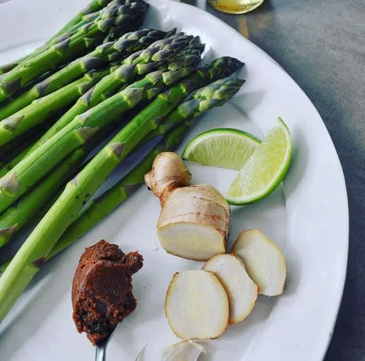 Espárragos asiáticos a la barbacoa