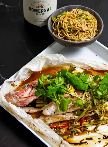 Pescado entero al horno estilo asiático