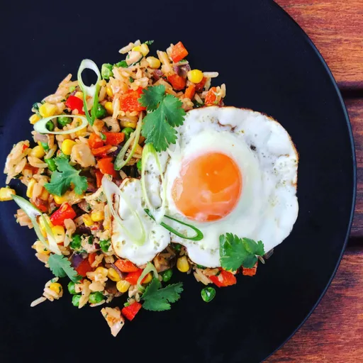 Arroz frito con pollo