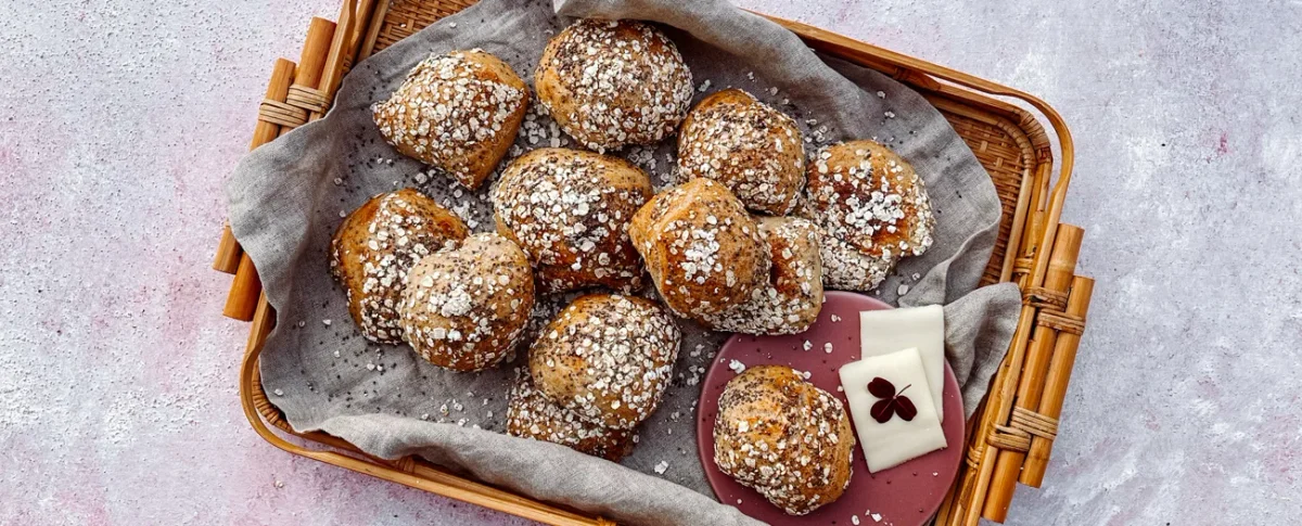 Wholemeal rolls with skyr and chia seeds