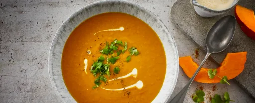 Krydret græskarsuppe med karry og ingefær