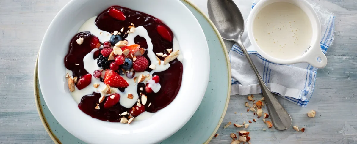Red berry porridge with almonds and vanilla sauce