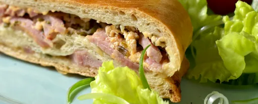 Rugbrød med skinke