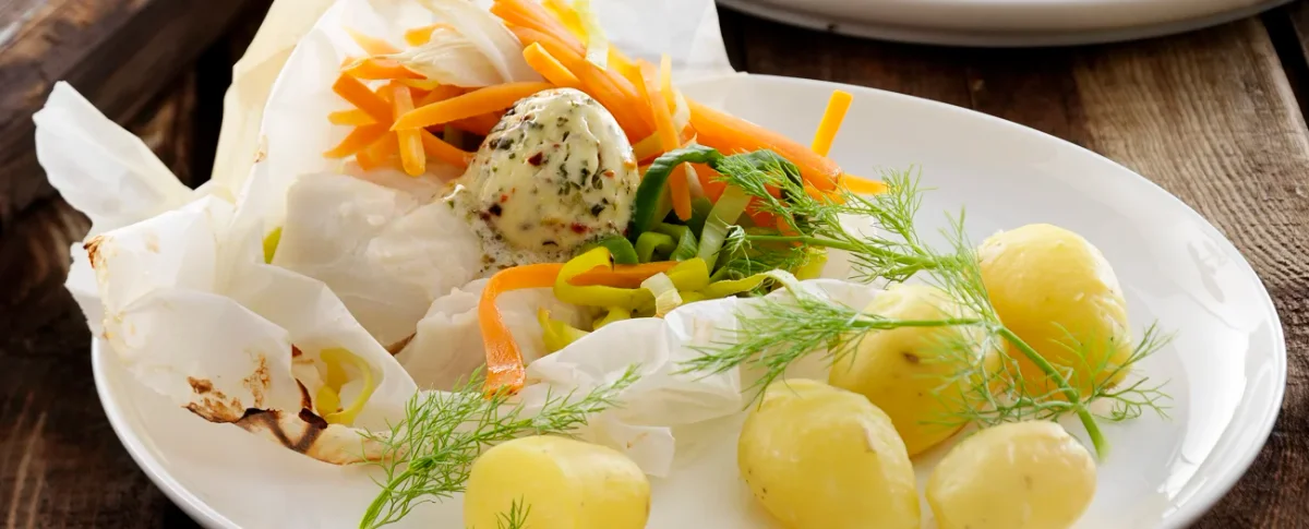 Torskepakker med kryddersmør og nye kartofler