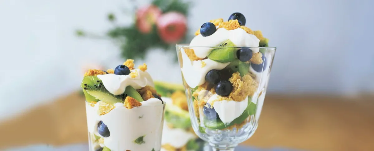 Fruktig dessert i glas