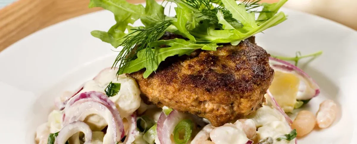 Pannbiff med krämig bön- och potatissallad