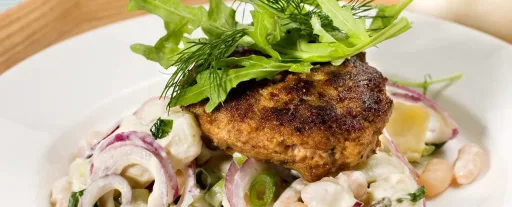 Pannbiff med krämig bön- och potatissallad