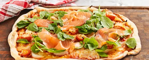 Pizza con espinacas y salmón