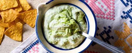 Sås med avokado och matyoghurt