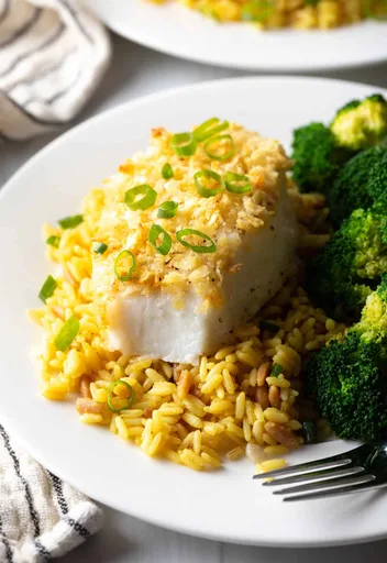 Receta de pescado al horno con costra de patatas de bolsa