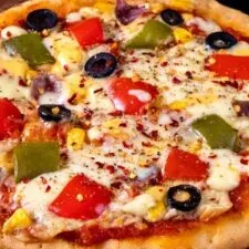 Receta de Pizza Vegetariana en Casa sin Horno