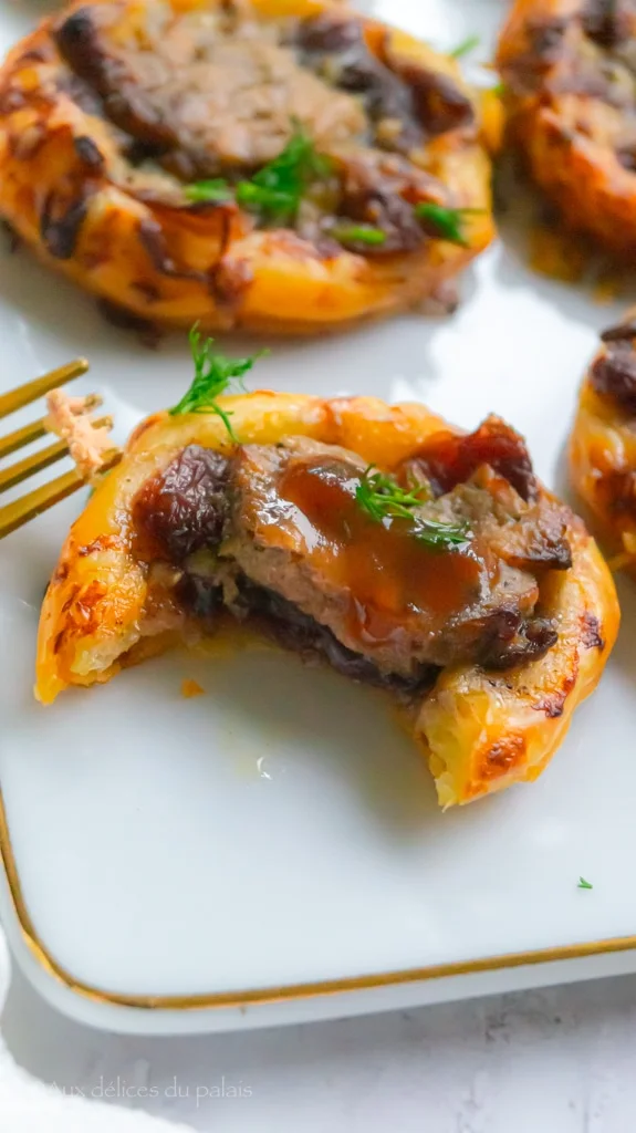 Feuilletés apéritifs au foie gras et confit d’oignon