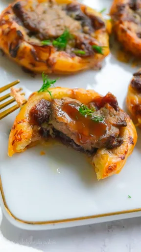 Feuilletés apéritifs au foie gras et confit d’oignon
