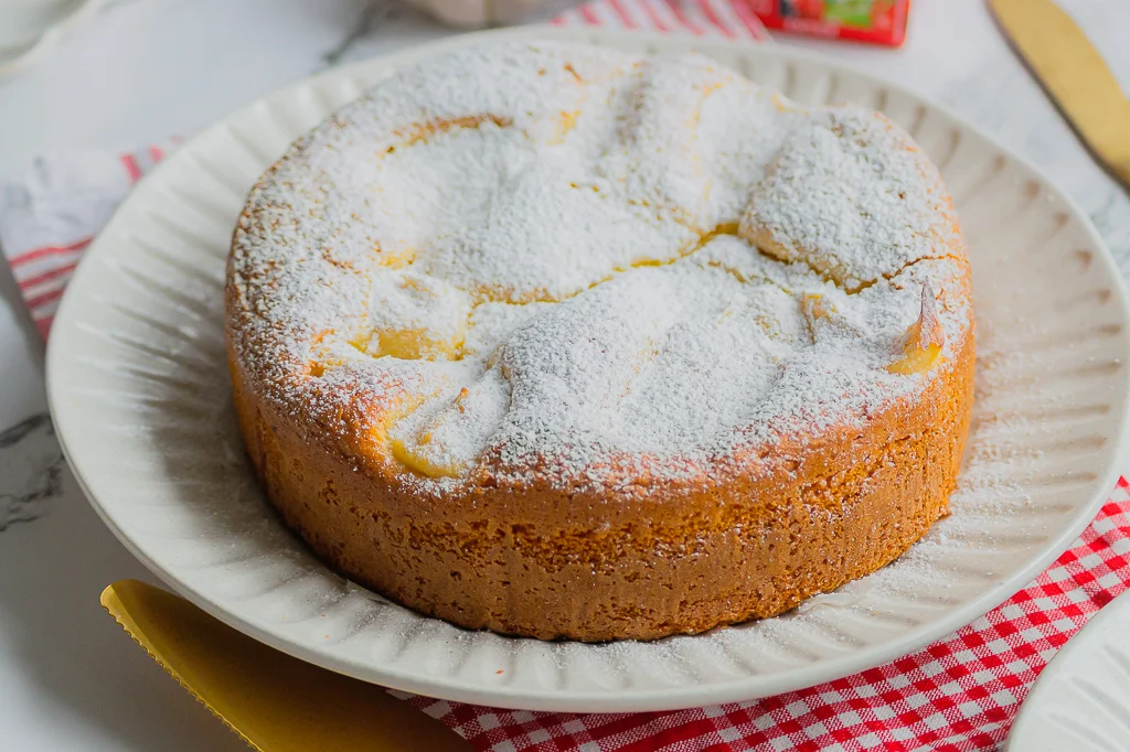 Gâteau moelleux à la crème pâtissière (Torta Nua)