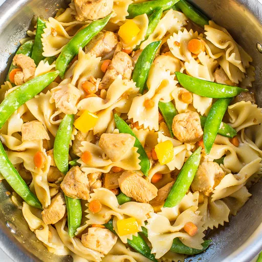 Pasta con pollo teriyaki