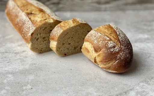 Einfaches Baguette mit wenig Germ