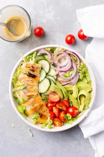 Ensalada de pollo a la parrilla