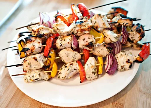 Brochetas de pollo a la parrilla