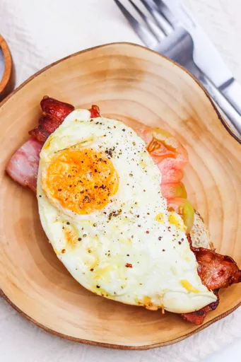 Huevos fritos bien cocidos deliciosos
