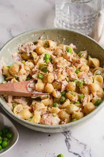 Ensalada de pasta con atún