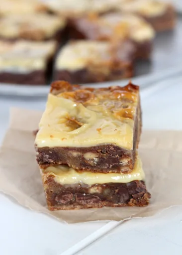 Gooey Toffee Blondies