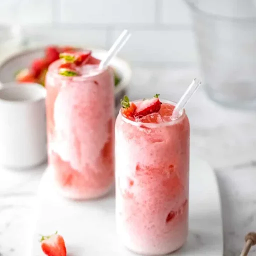 Agua de fresa con leche