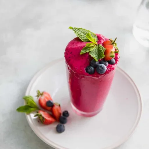 Batido detox de fresa y remolacha
