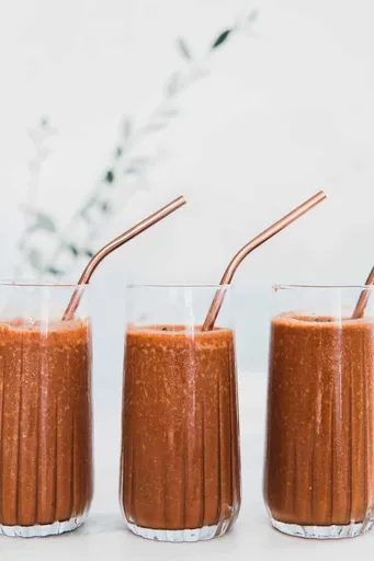 Batido proteico de chocolate y almendras