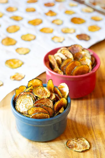 Chips de calabacín al horno