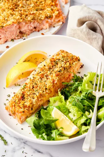 Salmón con costra de parmesano