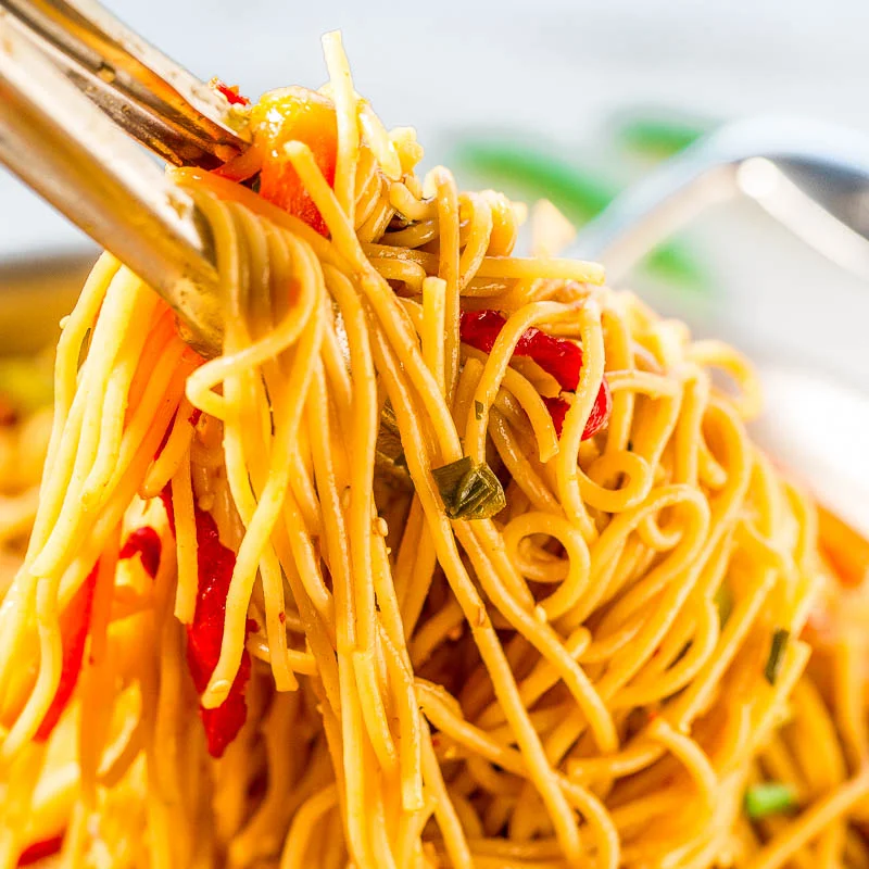 Fideos asiáticos agridulces fáciles