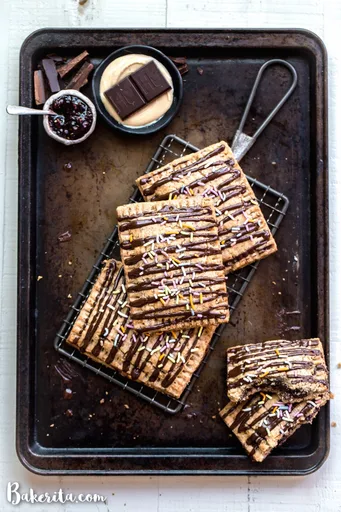 Pop tarts de chocolate, mantequilla de anacardo y mermelada