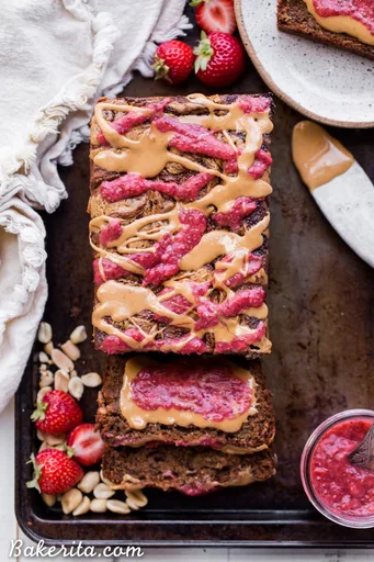 Pan de Plátano con Mantequilla de Cacahuete y Mermelada