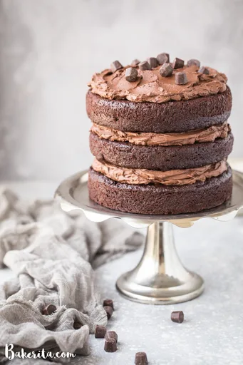 Pastel de chocolate paleo con cobertura de ganache de chocolate vegano