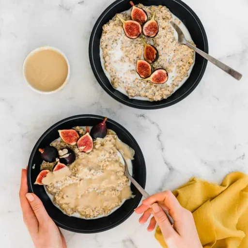 Avena nocturna con canela y tahini