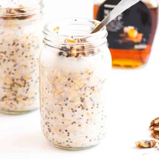 Avena nocturna con proteína en polvo y jarabe de arce