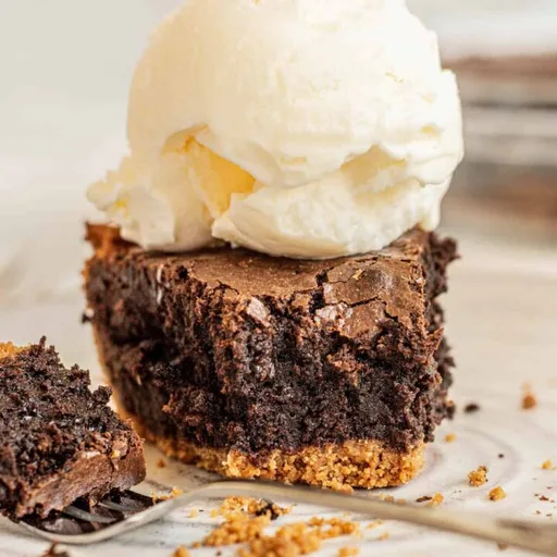Tarta de brownie con base de galleta