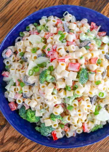 Ensalada de pasta cremosa de verano