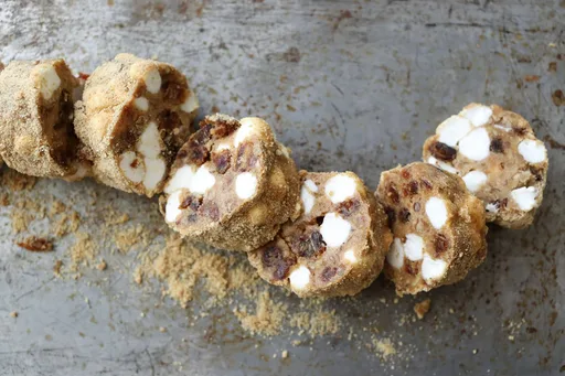 Rollo de dátiles y nueces del abuelo