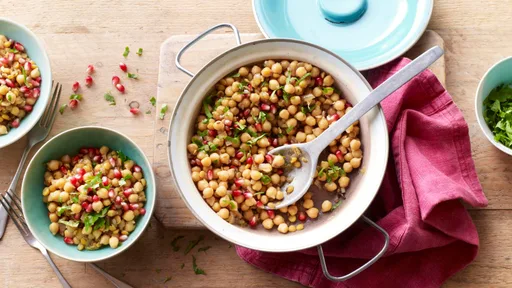 Anardana chana (pomegranate and chickpea curry)
