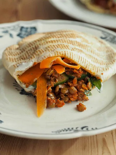 Pita bread with vegetarian lentil filling