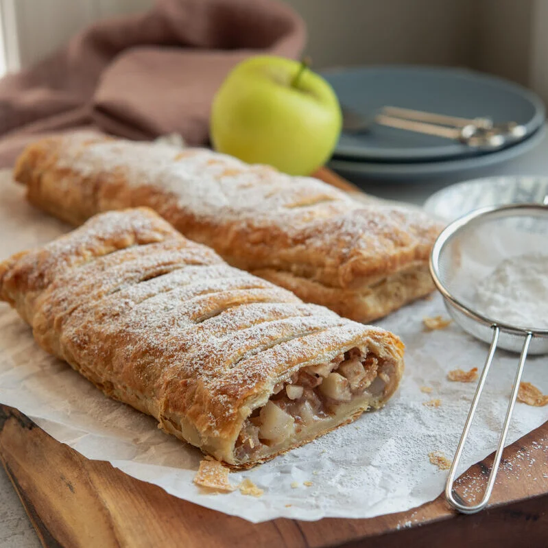 Easy Apple Strudel with Puff Pastry