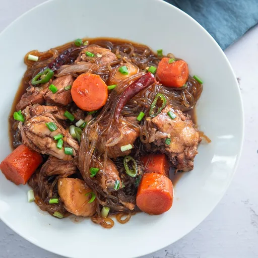 Spicy braised chicken stew (Dakdoritang)