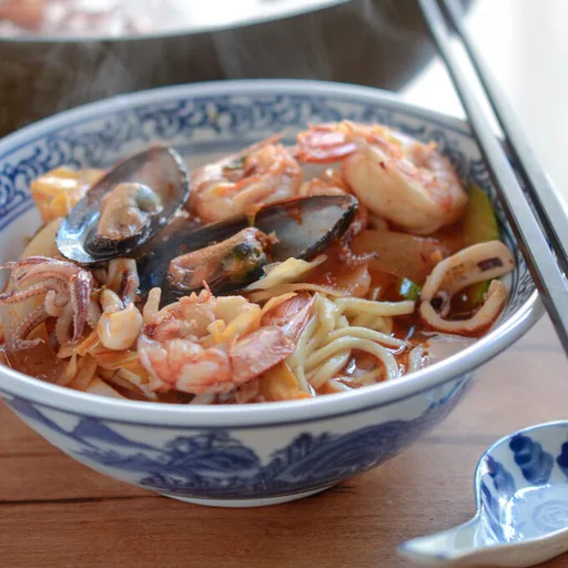 Jjamppong Recipe (Korean Seafood Noodle Soup)