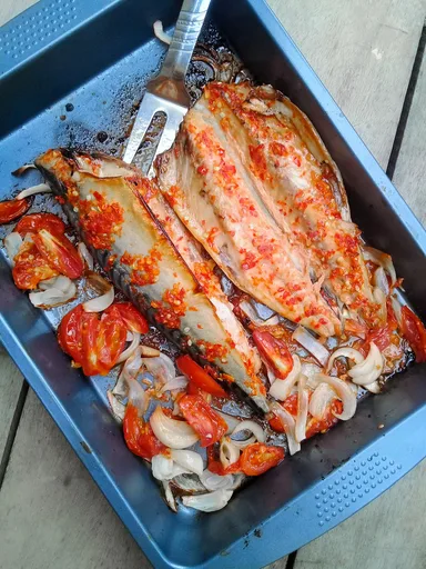 Baked chili salmon