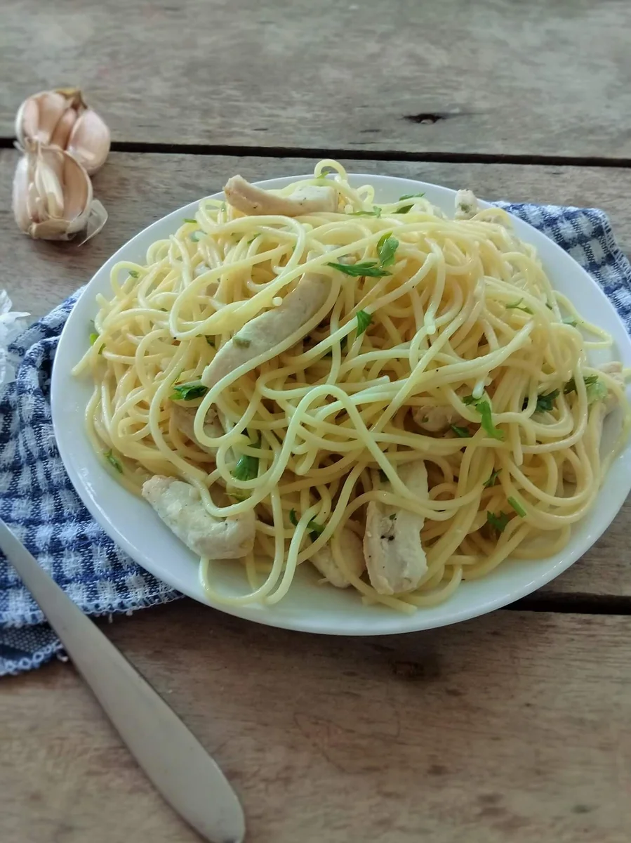 Garlic chicken with pasta